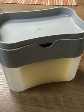 Soap pump and sponge caddy Holds 13 oz. (385 mL) New